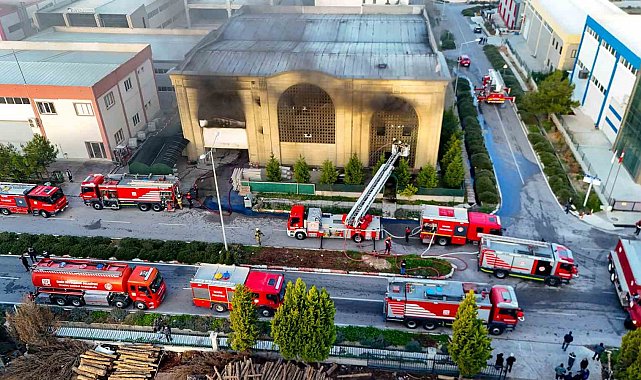 Menderes'te fabrika yangını kısa sürede kontrol altına alındı