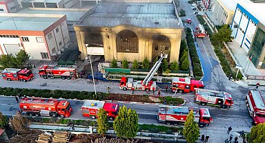 Menderes'te fabrika yangını kısa sürede kontrol altına alındı