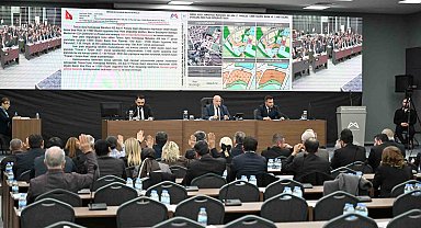 Mersin Büyükşehir Meclisinde 2,5 milyar TL'lik borçlanma tartışıldı