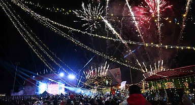 Mersin'de 2026 coşkusu sokaklara taştı