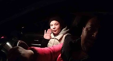 Mersin'de araçlarıyla karlı yolda mahsur kalan çift kurtarıldı