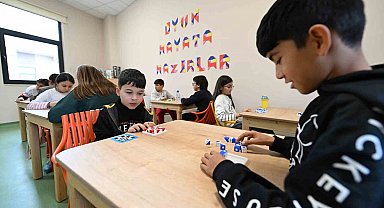 Mersin'de çocuklar hem öğreniyor hem sosyalleşiyor