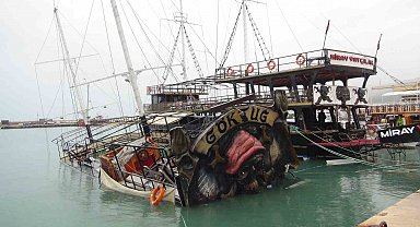 Mersin'de şiddetli yağış ve fırtına gezi teknesini batırdı