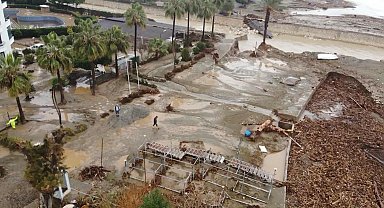 Mersin'de yıkılan köprü ve su basan sitelerin son durumu dronla görüntülendi