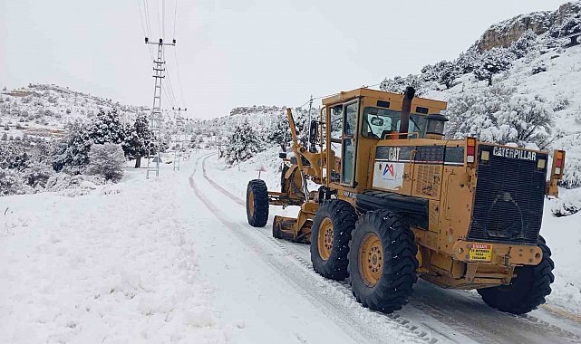 Mersin'in yüksek kesimlerinde karla mücadele sürüyor