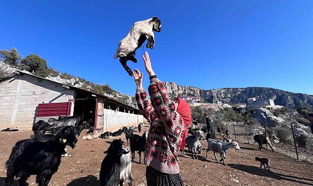 Mersinli Yörük kızı, baba mesleğiyle kültürünü yaşatıyor