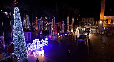 Meydanın ışıltısı fotoğraf karelerine yansıdı