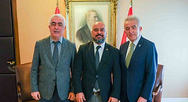 MHP Lideri Bahçeli, TFMD heyetinin fotoğrafını bizzat çekti