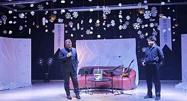 Milletvekili oğluyla aynı sahnede şiir okudu