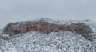 Milyonlarca yıllık vadi beyaza büründü