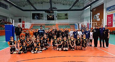 Minik voleybolcular Köyceğiz'de buluştu