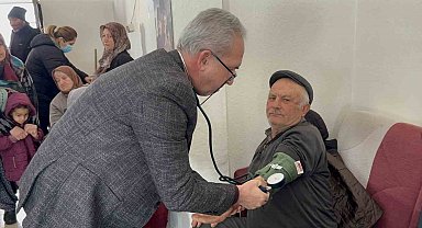 Mobil sağlık timleri, köy köy gezerek sağlık dağıtıyor