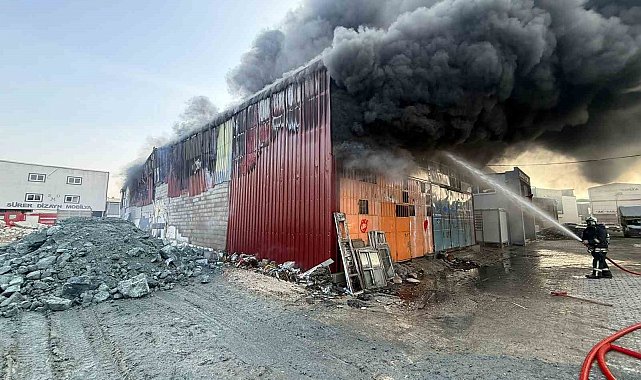 Mobilya atölyesi alevlere teslim oldu