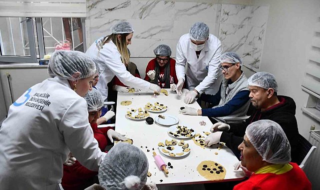 Mola Evi'nde, özel öğrenciler birlikte börek ve kurabiye yaptı