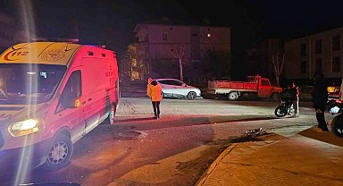 Motosiklet ile otomobil çarpıştı: 2 yaralı