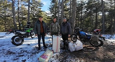 Motosiklet tutkunları Amanoslar'da yaban ve sokak hayvanlarını unutmadı