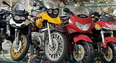 Motosiklet tutkusunu koleksiyona çevirdi