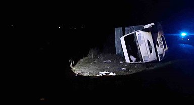 Mudurnu'da kamyon şarampole devrildi: 1 yaralı