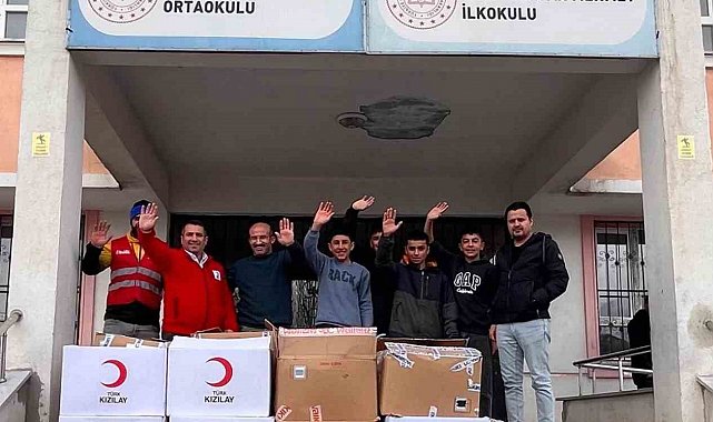 Muradiye'de 16 bin öğrenciye giyim desteği