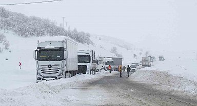 Muş-Bingöl kara yolunda kar engeli: 60 araç ve 140 kişi kurtarıldı