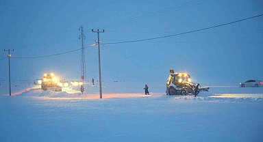 Muş'ta 121 köy yolu ulaşıma kapandı