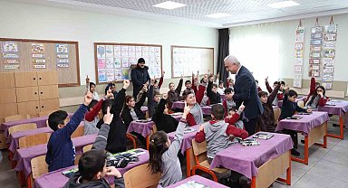 Muş'ta 96 bin 800 öğrenci karne sevinci yaşadı