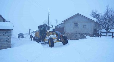 Muş'ta ekipler seferber oldu: 7 bin kilometre yol açıldı