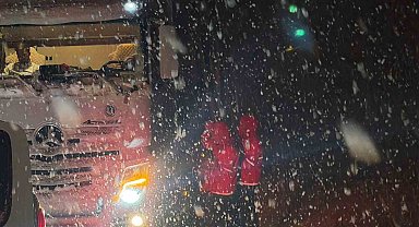 Muş'ta kar ve tipi: Yolda mahsur kalan 180 kişinin imdadına Kızılay yetişti