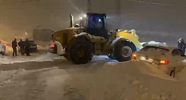 Muş'ta kar yağışı: 345 köy yolu ulaşıma kapandı