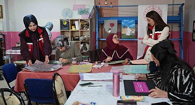 Muş'ta şehit yakınları ve gazilere yönelik ebru kursu yoğun ilgi gördü