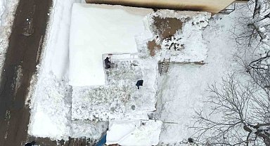 Muş'ta tek katlı evler kara gömüldü