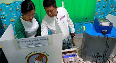 Myanmar'da halk parlamento seçiminin ikinci turu için sandık başında