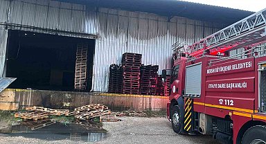 Narenciye fabrikasında yangın çıktı, çok sayıda ekip müdahale etti