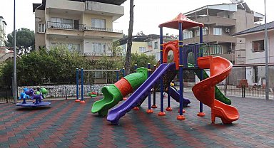 Nazilli Belediyesi çocuk parklarını yeniliyor