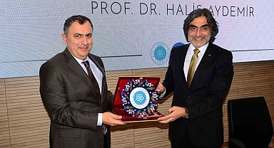 NEÜ'de "Modern Dünyada Duruş Sahibi Olmak" konuşuldu