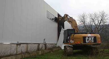 Nilüfer'de iki kaçak iş yeri yıkıldı