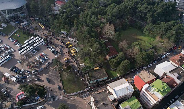 O istasyonda yine aynı manzara