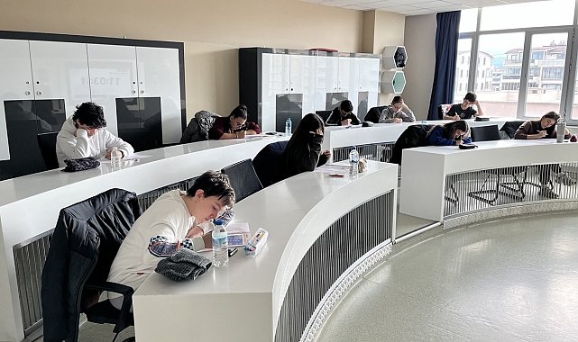 Öğrenci ve velileri sınav heyecanı sardı