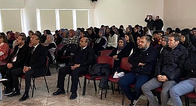 Öğrencilerinin hazırladığı şiir dinletisi büyük beğeni topladı