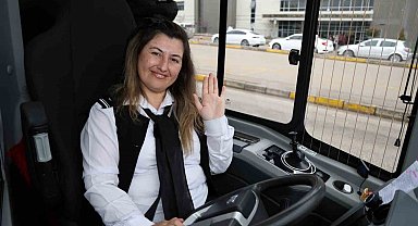 Öğretmenliği bıraktı, otobüs direksiyonuna geçti