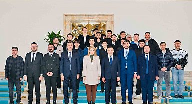 Ölmeztoprak: "Cumhurbaşkanımızın mesajları nettir, bayrağımıza uzanan kirli eller hesap verecek"