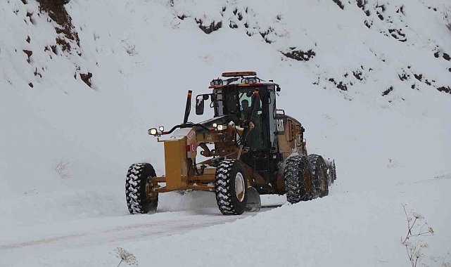 Oltu'da 65 mahalle yolunu ulaşıma açmak için çalışmalar sürüyor