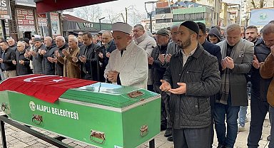 Ölü bulunan adliye çalışanı defnedildi