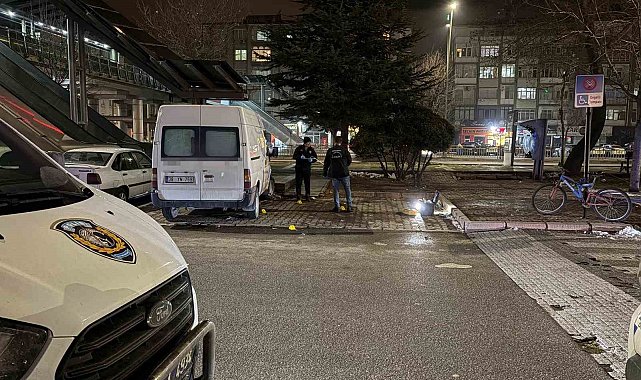 Önce kıyafetlerine laf etti, sonra bıçakladı: 3 yaralı