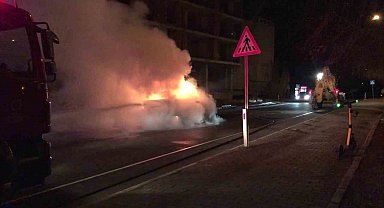 Ordu'da seyir halindeki kamyonet çıkan yangında küle döndü
