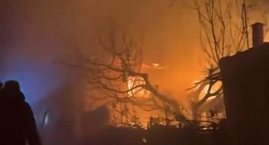 Orhaneli'de geceyi aydınlatan alevler, evi küle çevirdi