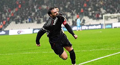 Orkun Kökçü gollerine devam ediyor