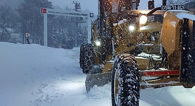Osmangazi Belediyesi'nden karla mücadelede kesintisiz mesai