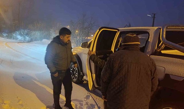 Osmaniye'de karda mahsur kalan iki kadını ekipler kurtardı