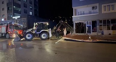 Osmaniye'de şiddetli rüzgar sundurma çatısını yerinden söktü